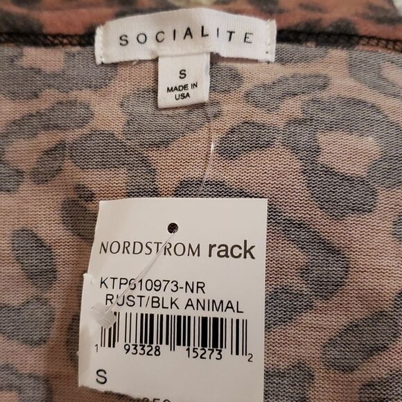 Socialite Animal Print V-Neck Pullover Top Size Small NWT - Picture 3 of 4